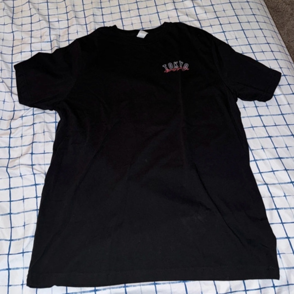 Black design shirt